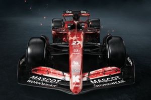 Carro bife, implante capilar e Hamilton barrado: Confira as brincadeiras de 1º de abril da F1 em 2025