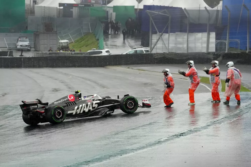 Marshals push Nico Hulkenberg, Haas VF-24, back on track
