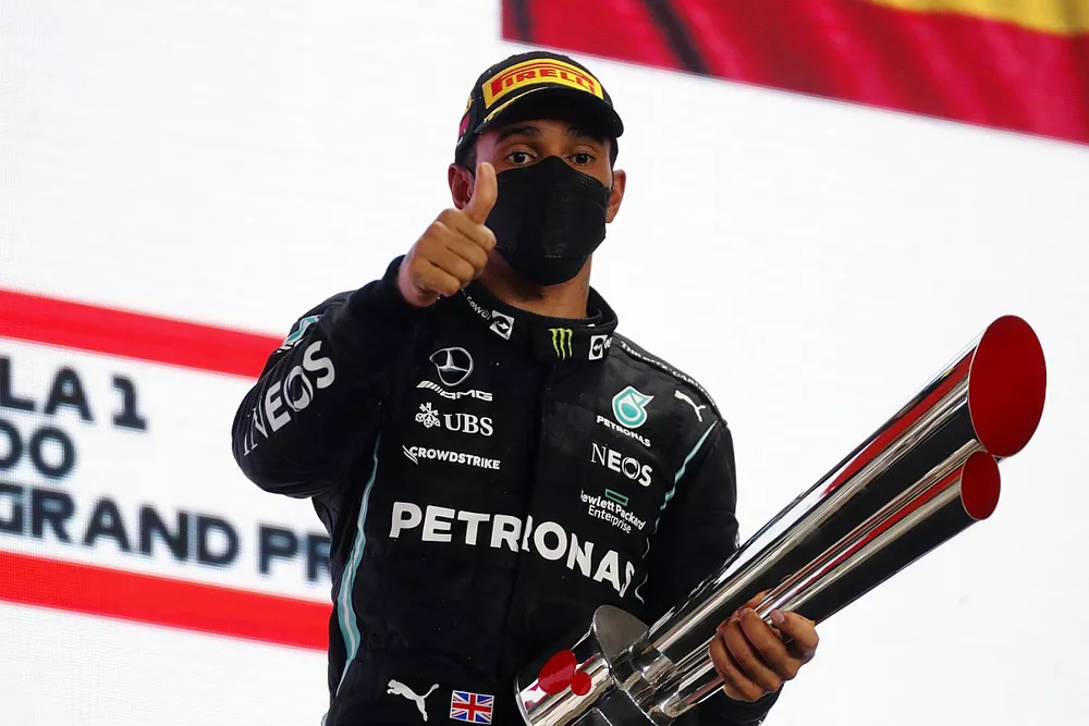 Podio: ganador Lewis Hamilton, Mercedes