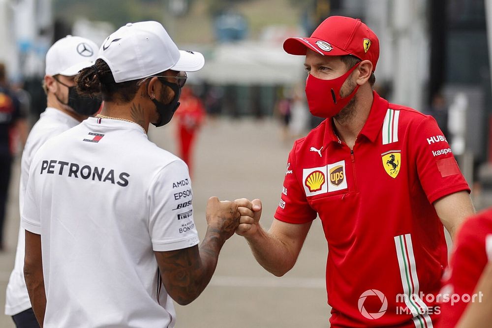 Lewis Hamilton, Mercedes-AMG F1 and Sebastian Vettel, Ferrari bump fists