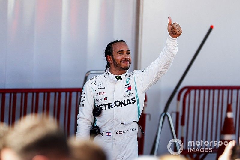 El ganador de la carrera Lewis Hamilton, Mercedes AMG F1 celebra en el Parc Ferme 