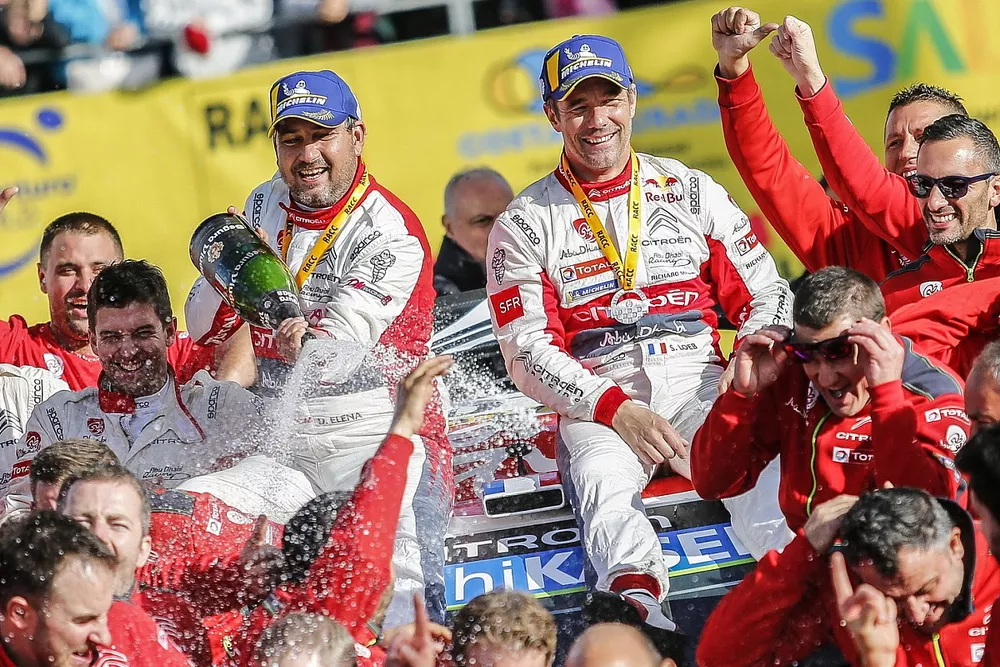 Les vainqueurs S&eacute;bastien Loeb, Daniel Elena, Citro&euml;n World Rally Team Citro&euml;n C3 WRC, avec leur &eacute;quipe