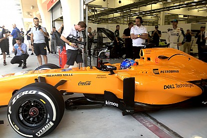 Alonso: Unplanned V8 reunion showed F1 "missing" noise