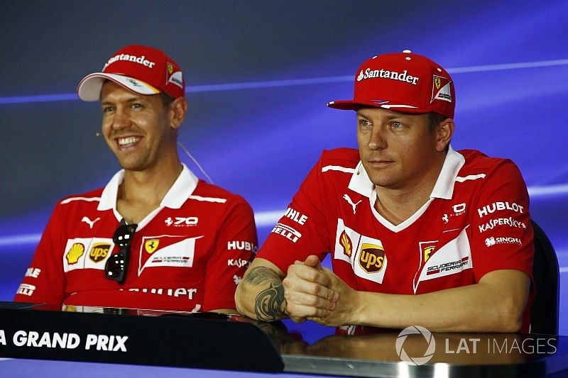 Sebastian Vettel, Ferrari, Kimi Raikkonen, Ferrari, en la conferencia de prensa