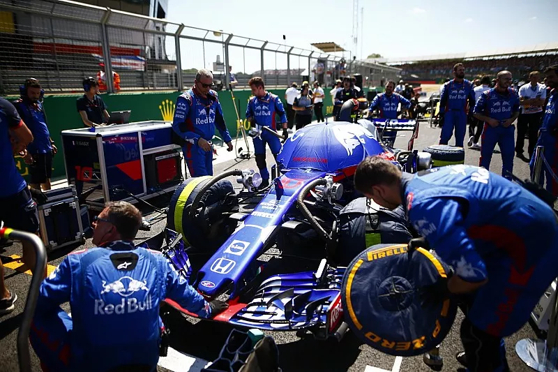 Pierre Gasly, Toro Rosso STR13, sur la grille