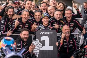 Bezzecchi baja el récord en Valencia y se queda con la última pole del MotoGP 2025