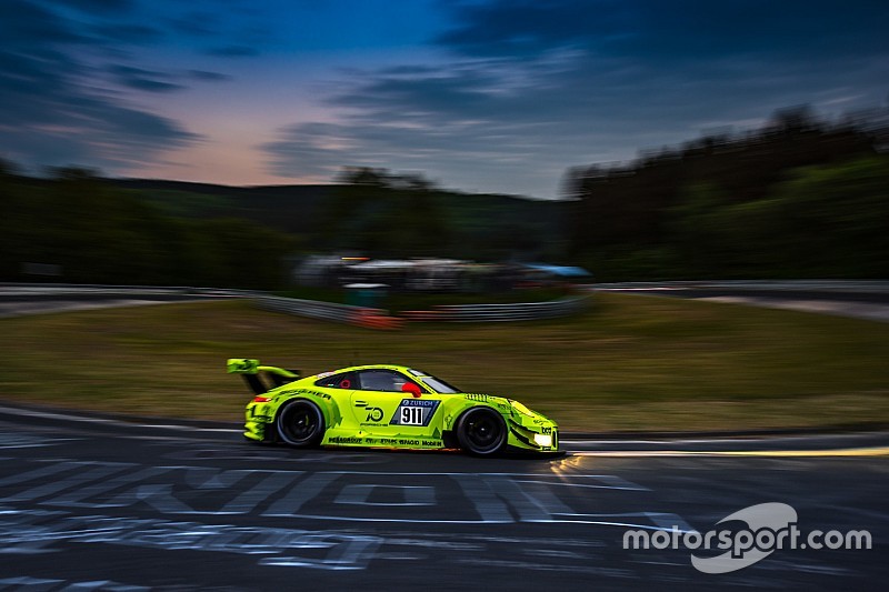 Porsche vence a Mercedes en las 24 Horas del Nurburgring
