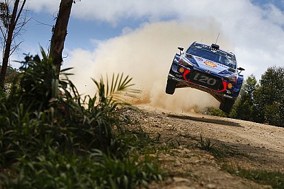 Avustralya WRC: Mikkelsen kaza yaptı, Neuville liderliğe yükseldi