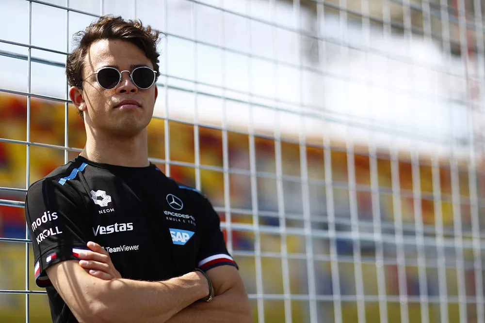 Nyck de Vries, Mercedes-Benz EQ track walk