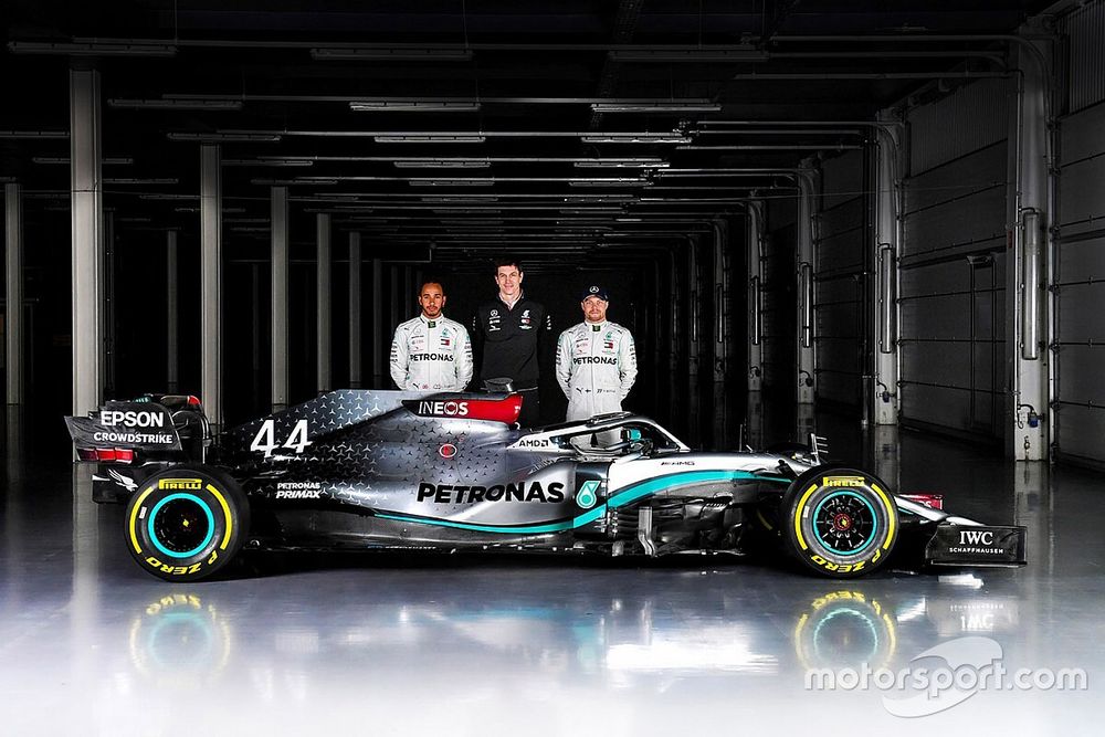 Valtteri Bottas, Lewis Hamilton, Mercedes AMG F1 W11, Toto Wolff, Mercedes AMG F1 Director of Motorsport
