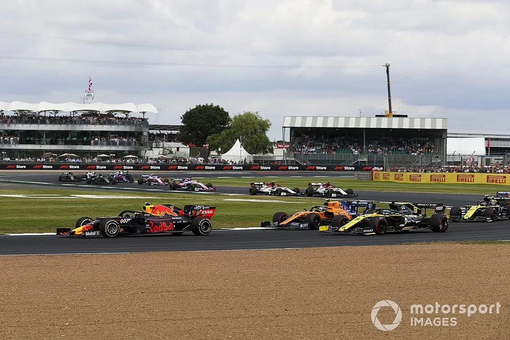 Pierre Gasly, Red Bull Racing RB15, leads Lando Norris, McLaren MCL34, and Daniel Ricciardo, Renault F1 Team R.S.19, at the start
