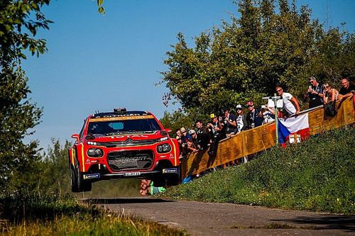 Un espectador cae y casi es atropellado por Ostberg