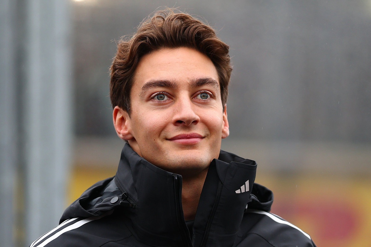 2019年 F1 中国GP 1000GP記念 1/2特製ヘルメット ／ 上海 2019年 F1 中国GP 1000GP記念 1/2特製ヘルメット ／ 上海 スポーツ