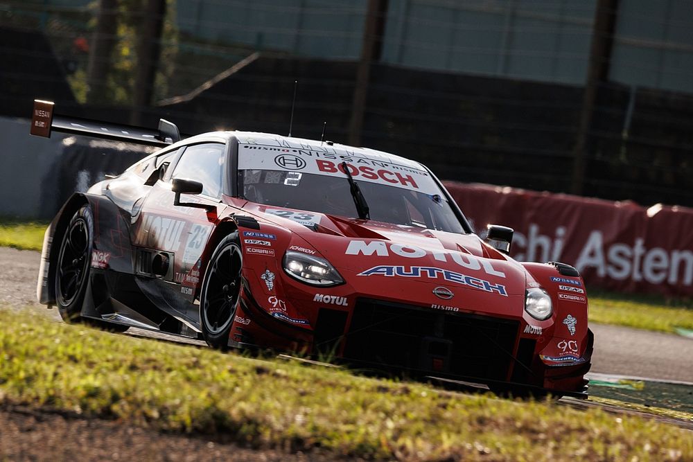 スーパーサーキット 車 まとめ売り 23号車MOTUL AUTECH Z、スキッドブロック規定違反により車検不