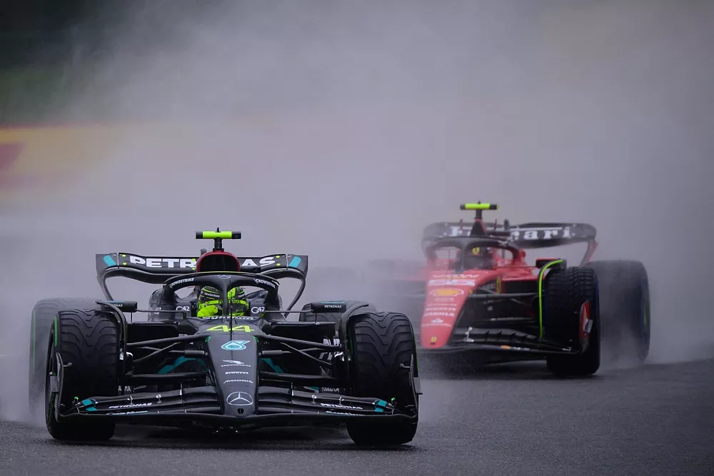 Lewis Hamilton, Mercedes W14,Carlos Sainz, Ferrari SF-23