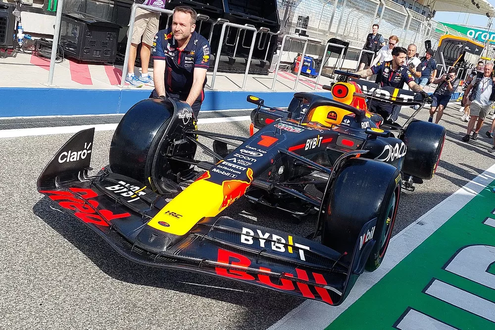 Red Bull Racing RB19, front wing