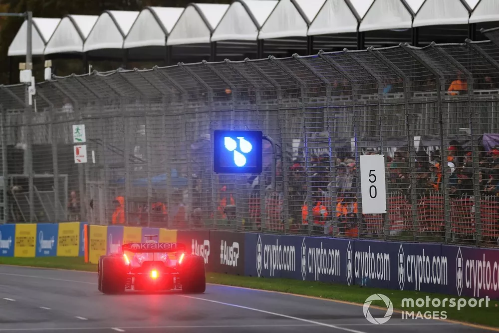 Alex Albon, Williams FW45, passes a rain light