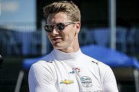Newgarden na "czarnych" oponach