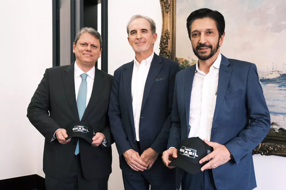 Tarc&iacute;sio de Freitas, governor of S&atilde;o Paulo, Tom Dannemiller, NASCAR representative in Brazil, Ricardo Nunes, mayor of S&atilde;o Paulo 