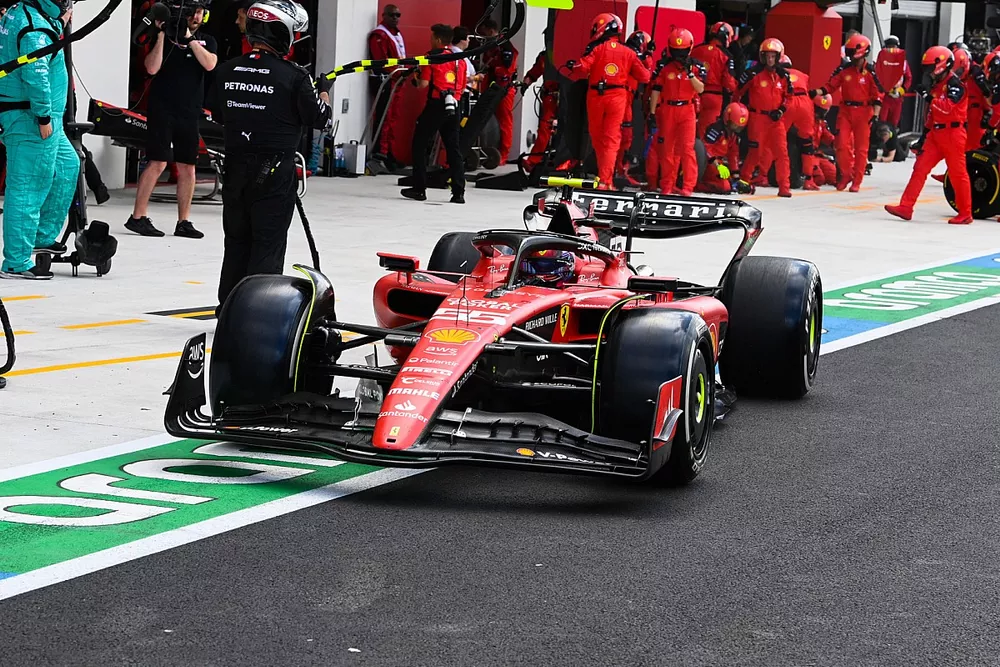 Carlos Sainz, Ferrari SF-23, makes a pit stop