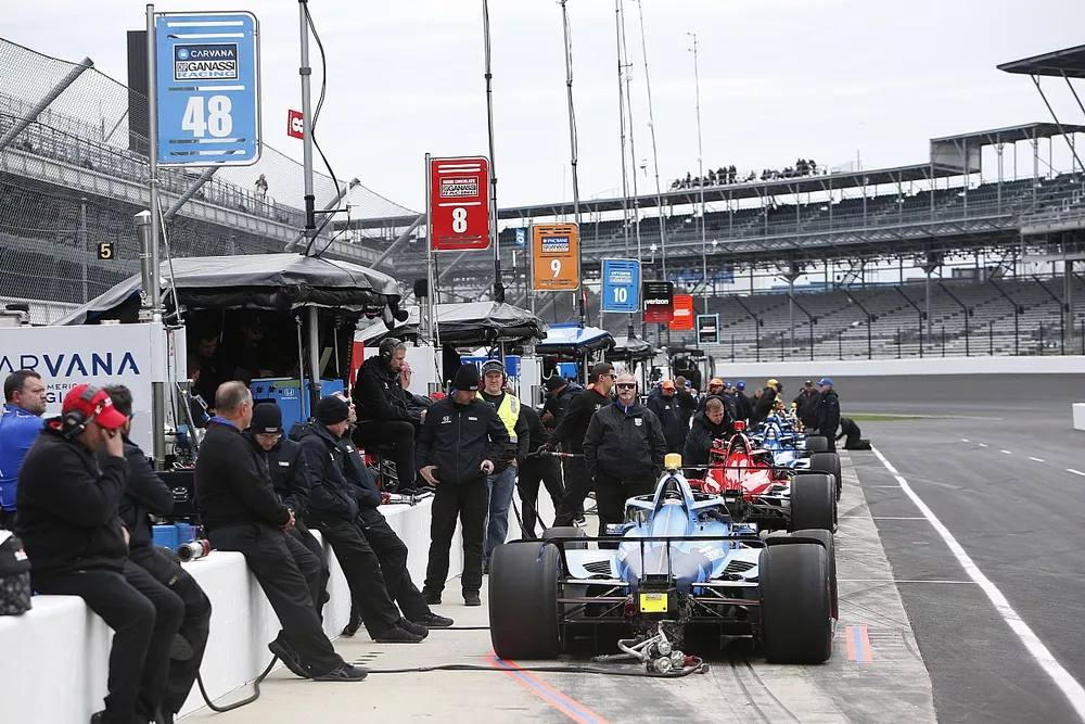 Pitlane atmosphere