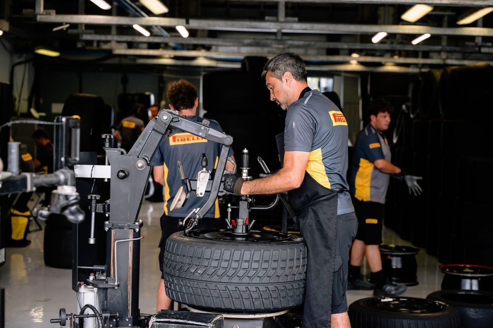 Engenheiros da Pirelli, Teste da Pirelli em Monza