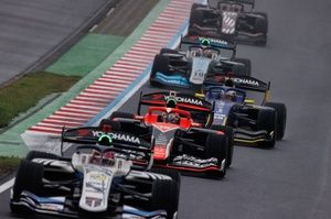 2024F1グランプリ　レッドブルステッカー Amazon.co.jp: 2024 F1日本グランプリ レッドブル特典