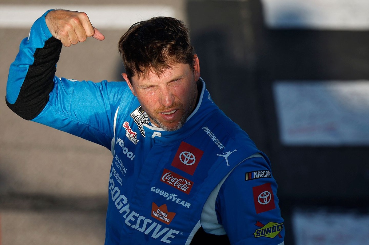Hamlin to ask dad's forgiveness over new antagonistic slogan