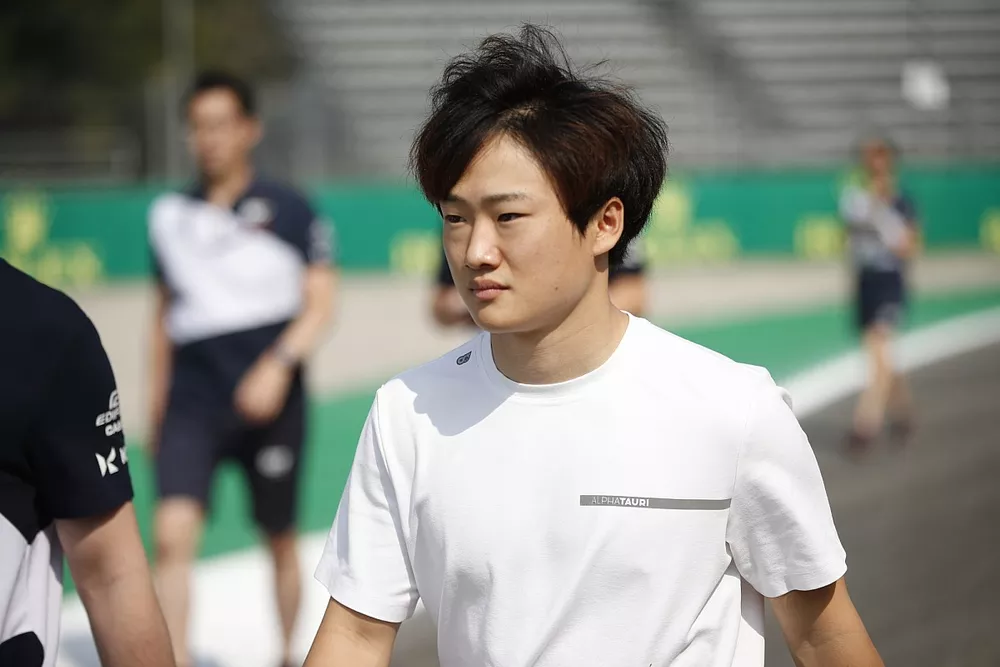 Yuki Tsunoda, AlphaTauri AT02 track walk