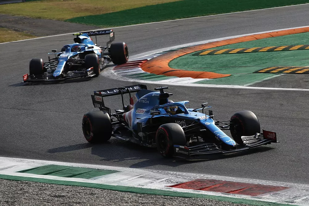 Fernando Alonso, Alpine A521, Esteban Ocon, Alpine A521