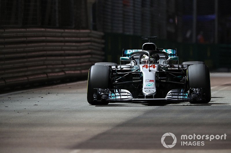 Hamilton az első etapban szerezte meg a szingapúri győzelmét