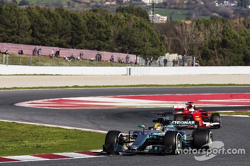 Lewis Hamilton, Mercedes AMG F1 W08, leads Sebastian Vettel, Ferrari