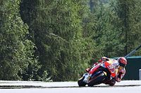 Márquez le ganó la pole a Rossi por 0s092 en Brno