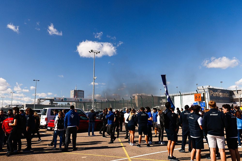 Smoke from the pit lane causes an evacuation