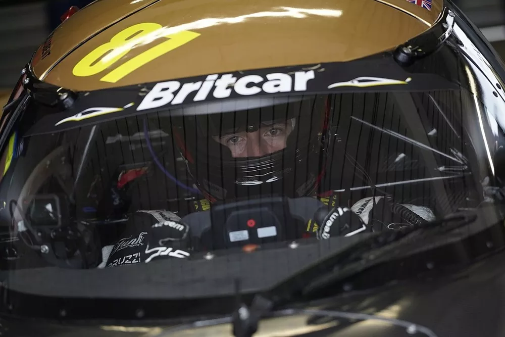 How the world&rsquo;s biggest sim racer is forging a motorsport career, Jimmy Broadbent