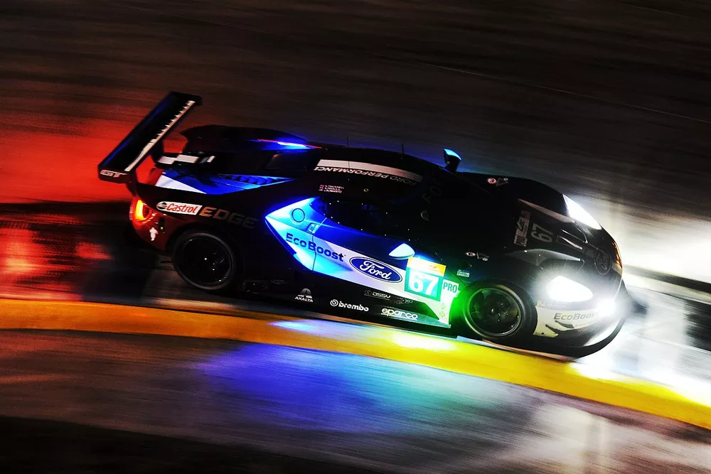 #67 Ford Chip Ganassi Racing Ford GT: Andy Priaulx, Harry Tincknell 