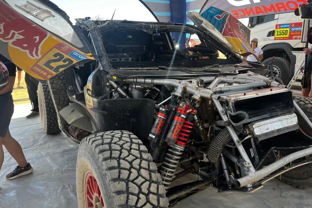 Coche Carlos Sainz, accidente Dakar 2025