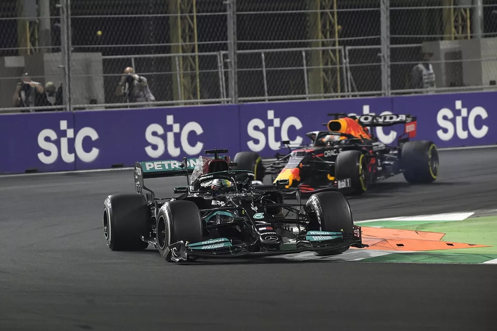 Lewis Hamilton, Mercedes W12, Max Verstappen, Red Bull Racing RB16B