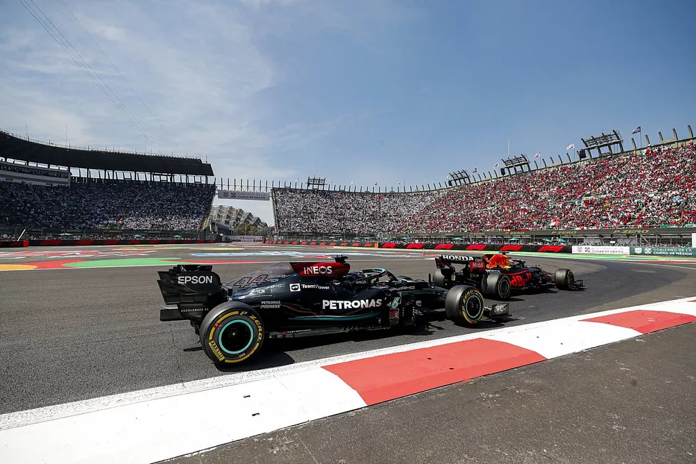 Max Verstappen, Red Bull Racing RB16B, Lewis Hamilton, Mercedes W12