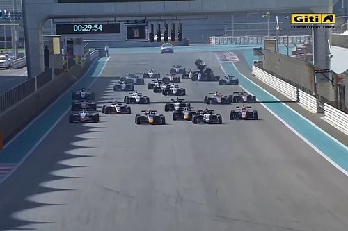 VIDEO: Fuerte accidente en la FR Asi&aacute;tica en Abu Dhabi