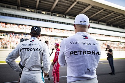Hamilton: „Nincs okom arra, hogy elhagyjam a Mercedest”
