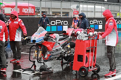 Le condizioni a Silverstone sono peggiorate: viene rinviata ancora la gara della MotoGP