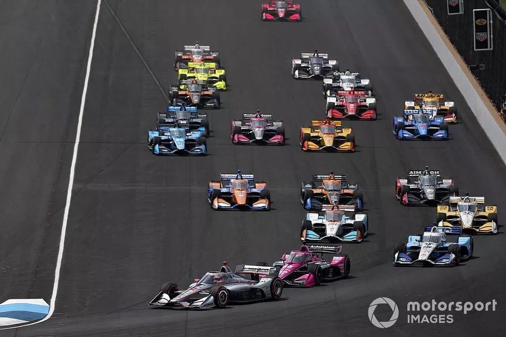 Will Power, Team Penske Chevrolet leads the field to the start