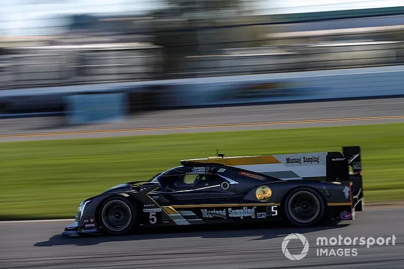 #5 Mustang Sampling Racing Cadillac DPi, DPi: Joao Barbosa, Filipe Albuquerque, Christian Fittipaldi
