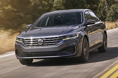 Оновлений VW Passat дебютував на Детройтському автосалоні