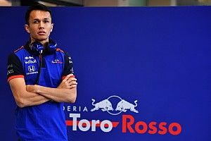 Albon escoge su número para F1 y completa la lista de inscritos