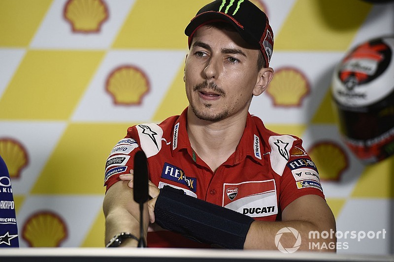 Lorenzo, operado con éxito del pie derecho