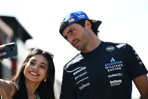 Sainz explica la raz&oacute;n de su "seriedad" en un paddock de F1 que "agobia"
