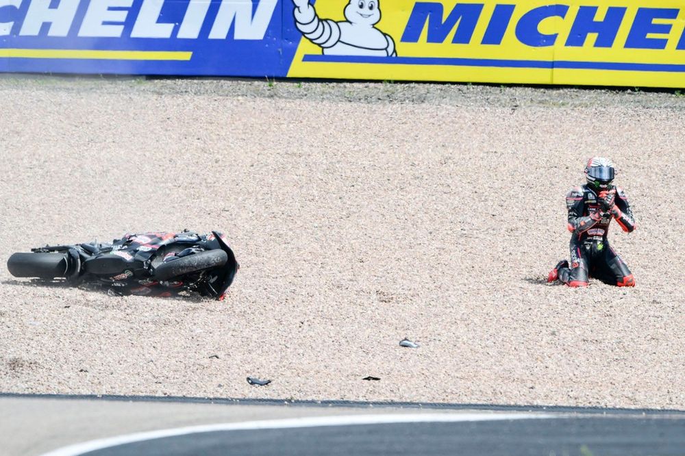 Ca&iacute;da de Marco Bezzecchi, Aprilia Racing Team