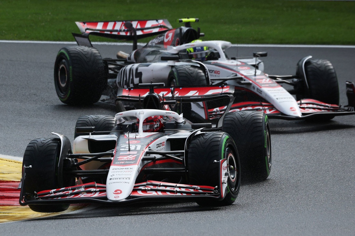 Deux erreurs stratégiques de Haas ont gâché la course d'Ocon